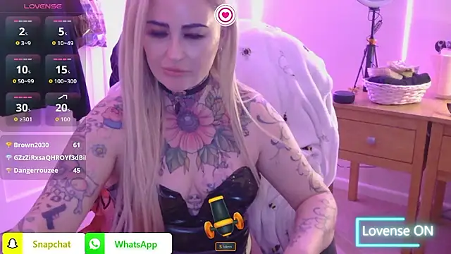 Show de emobarbiedoll na webcam