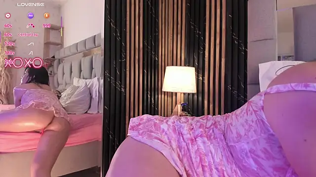 amaia_santini: διαδικτυακό σόου στην κάμερα