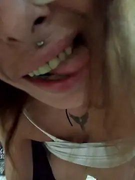 FrozenWaffle: διαδικτυακό σόου στην κάμερα