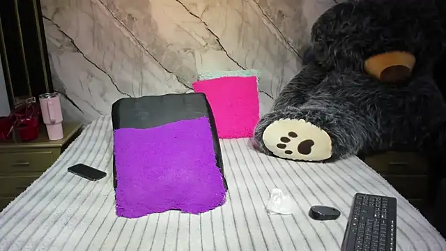 Niyirey1のライブXXXチャット