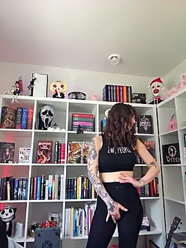 LilyOrion: διαδικτυακό σόου στην κάμερα