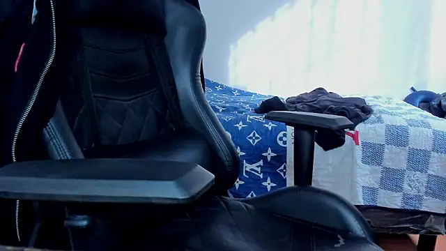 Tommy_Bred Pertunjukan Webcam