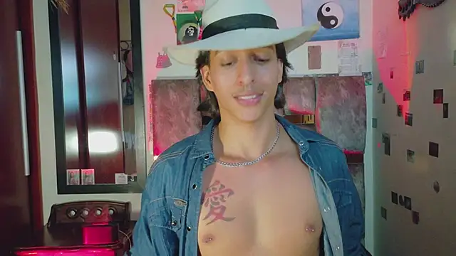 DannyPhantom555 Chat XXX in diretta