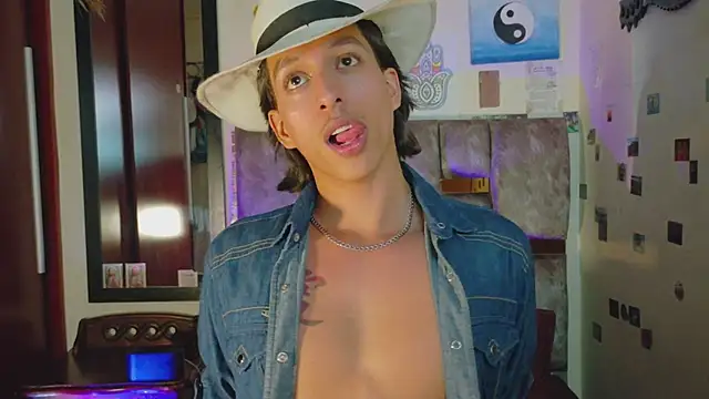 DannyPhantom555: вебкам-шоу