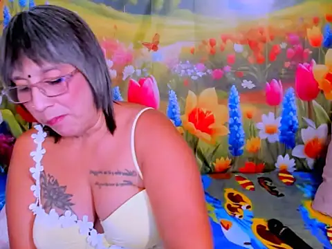 indianroxy's Live XXX Chat