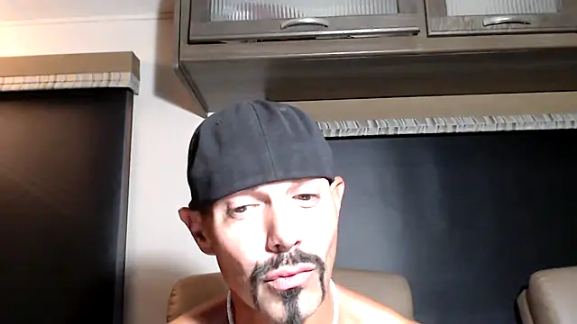 ThickD2C: онлайн-секс-чат