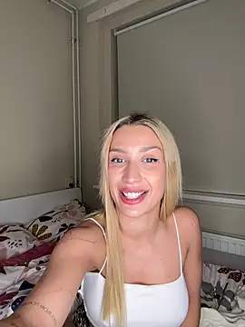 BlondeChiara webcam show