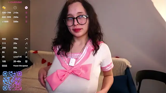 HannaHayles Adlı Modelin Canlı XXX Sohbeti