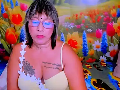 Chat +18 de indianroxy ao vivo