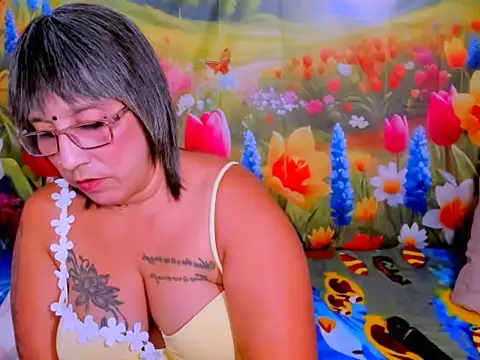 Chat +18 de indianroxy ao vivo