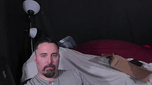 Metalstud élő XXX-chatje