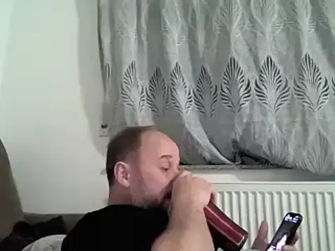 Show modela FROL83 na web-kameri