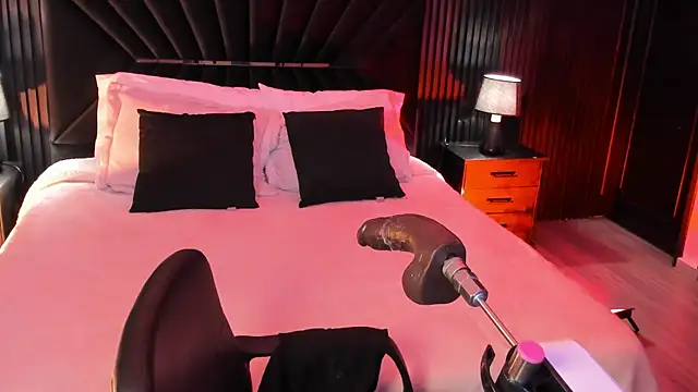 Emberrvelvet: онлайн-секс-чат