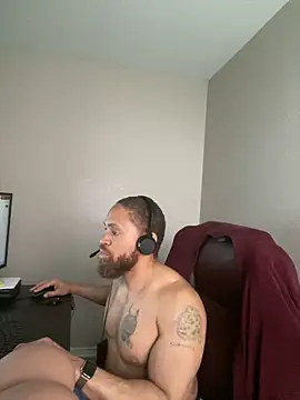 Fathero1time: διαδικτυακό σόου στην κάμερα