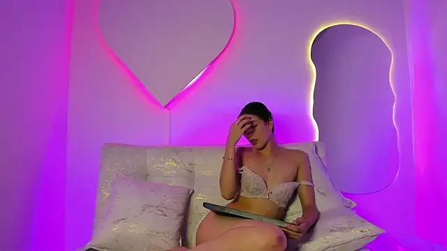 Chatroom XXX en direct de AdharaHamilton_