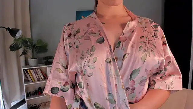 LiaPearce Adlı Modelin Canlı XXX Sohbeti