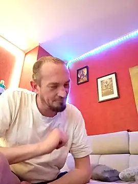 Pineauculjadore: διαδικτυακό σόου στην κάμερα