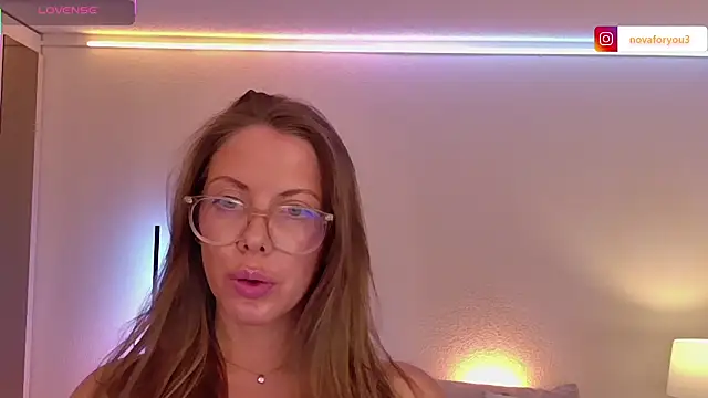 Pokazy przed kamerką – Nova-Lee