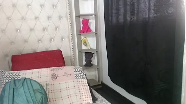 Abril_SquirtのライブXXXチャット