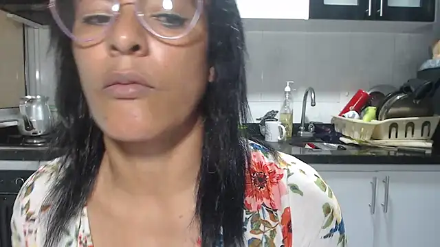 Chat +18 de kateleyagrey ao vivo