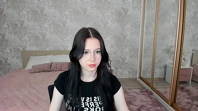 VioletHarme élő XXX-chatje