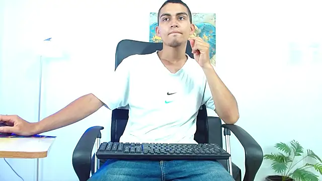 lucass_18: απευθείας συνομιλία ΧΧΧ