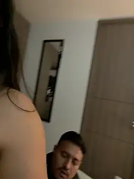 Show modela anli5 na web-kameri