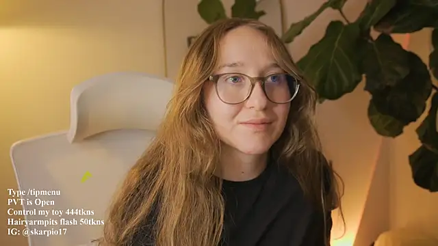 Chat +18 de Scarlett_NoirMuse ao vivo