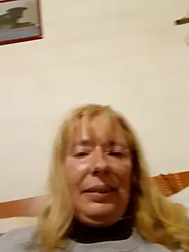 Ladykiss833 Show in webcam