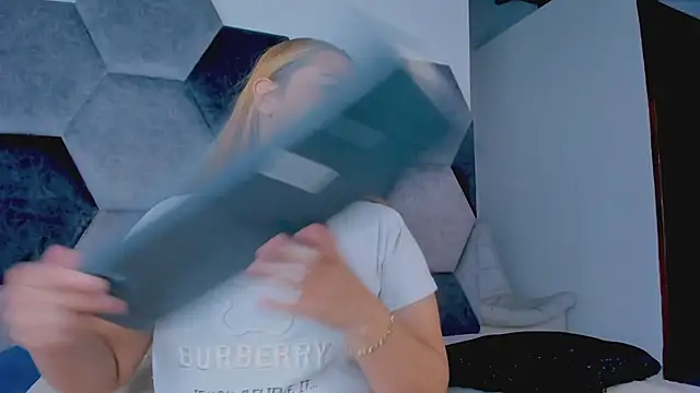 MikaelaStone – Live XXX-chat