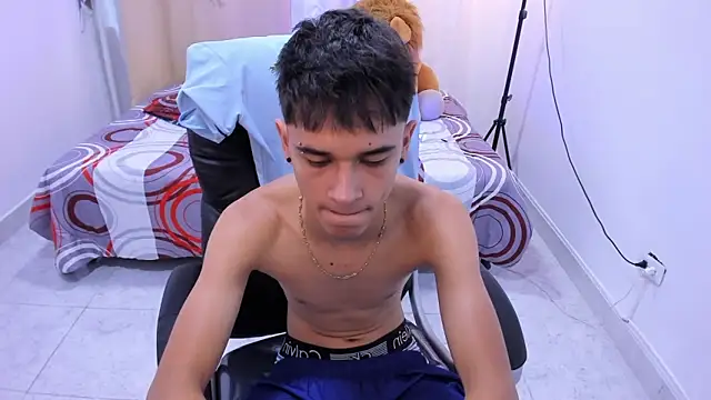 Aron_BoyyのライブXXXチャット