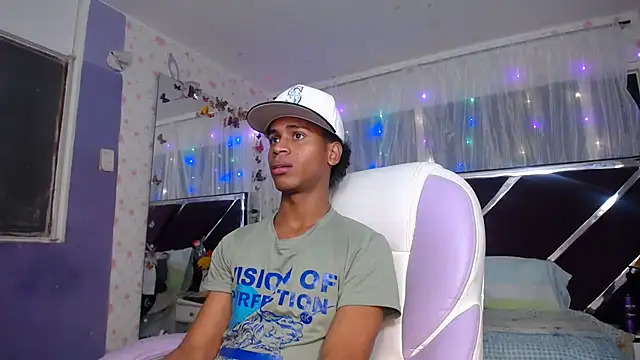 Pokazy przed kamerką – Santy_bigcock_01