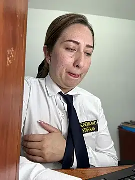 suzy-111 – Naživo XXX chat