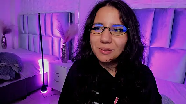 HollyPeach's Live XXX Chat