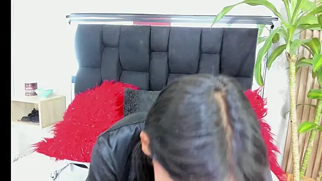 LesliePetitのライブXXXチャット