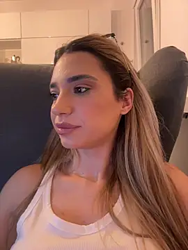 ItalianGirlのライブXXXチャット