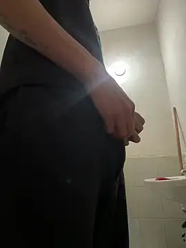 Chatroom XXX en direct de TavoHot_