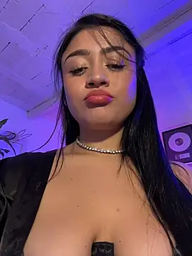 lucianaroy live XXX chat