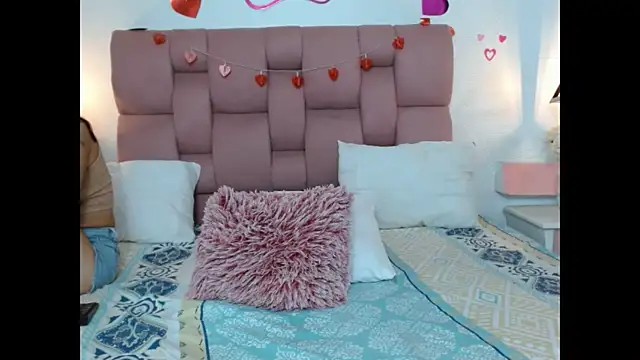 Keilafoxx18 现场XXX聊天