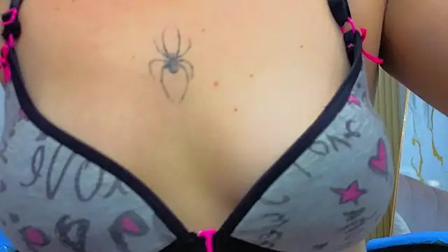 Erika_Suarez_b Chat XXX in diretta