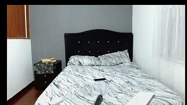 Emilia_1995 Chat XXX in diretta