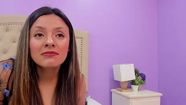 CynthiaMore Adlı Modelin Canlı XXX Sohbeti