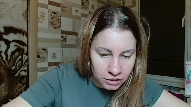 Chat XXX en directo de TherestlessKitty