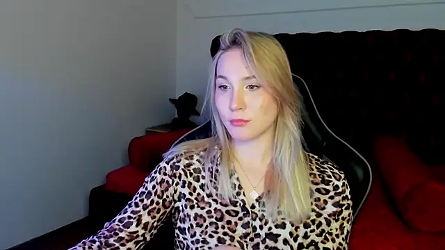 XXX chat uživo modela ElaraVoltage