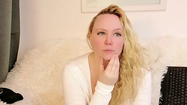 Sarah4you Live XXX-Chat