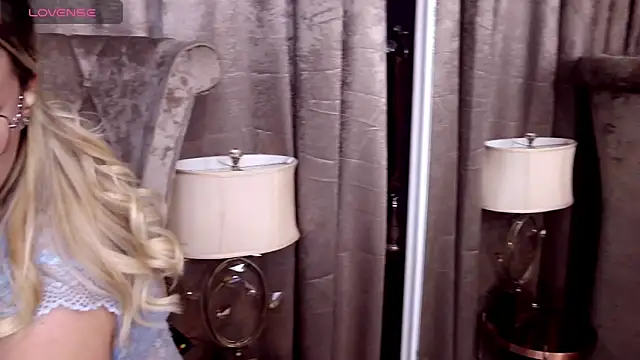 BustyGizelle Webcam show