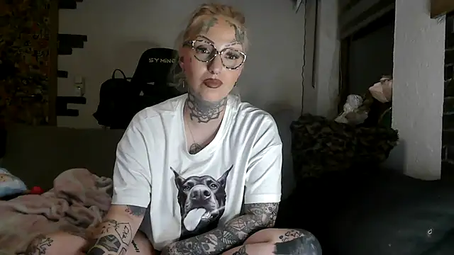 XXX chat uživo modela RoxxyInk