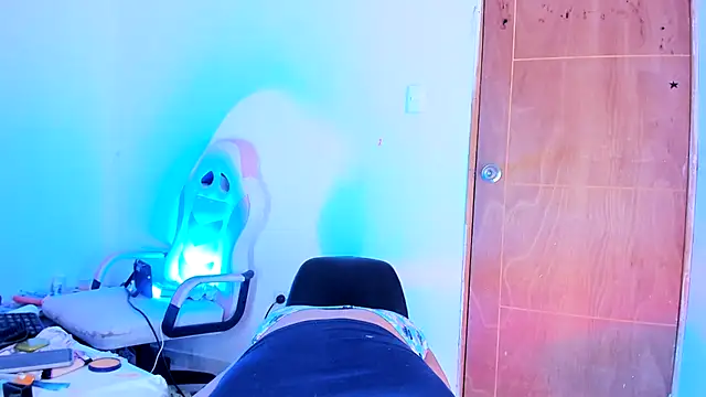 Emily_Coper18: онлайн-секс-чат