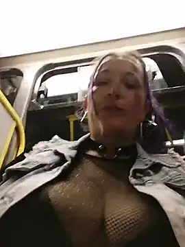 Pokazy przed kamerką – sophie_banger