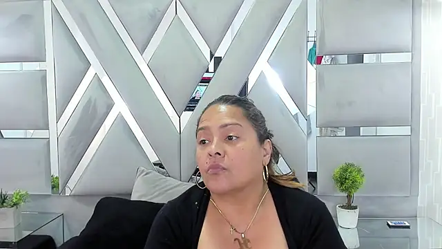 MonzerratBoyer Chat XXX live